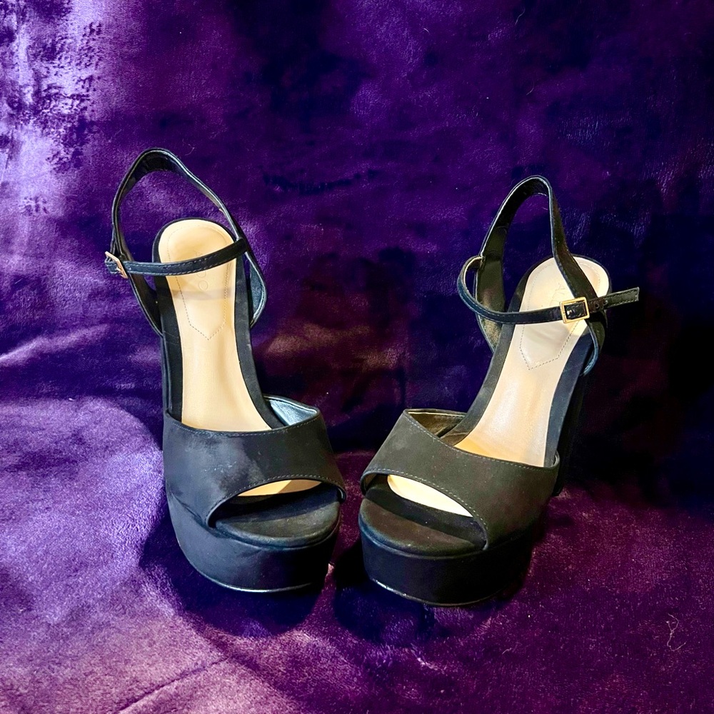ALDO | Black Suede Platform Heels | Size: 6